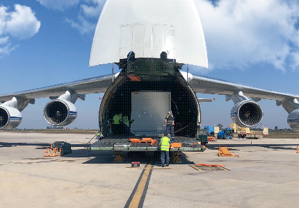 Transporte carguero aéreo vuela aviones al 90% de su capacidad