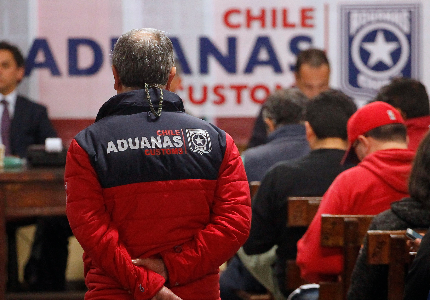 Hacienda pide renuncia al director de Aduanas Chile